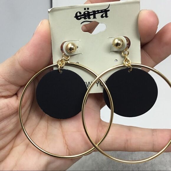 Cara Acrylic Disc in Circle Drop Earrings (G1) - Picture 7 of 8